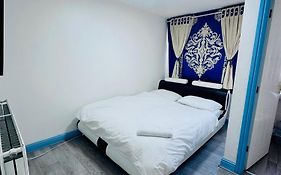 Oyo Unique Private Rooms - Bolton Central, Free Parking